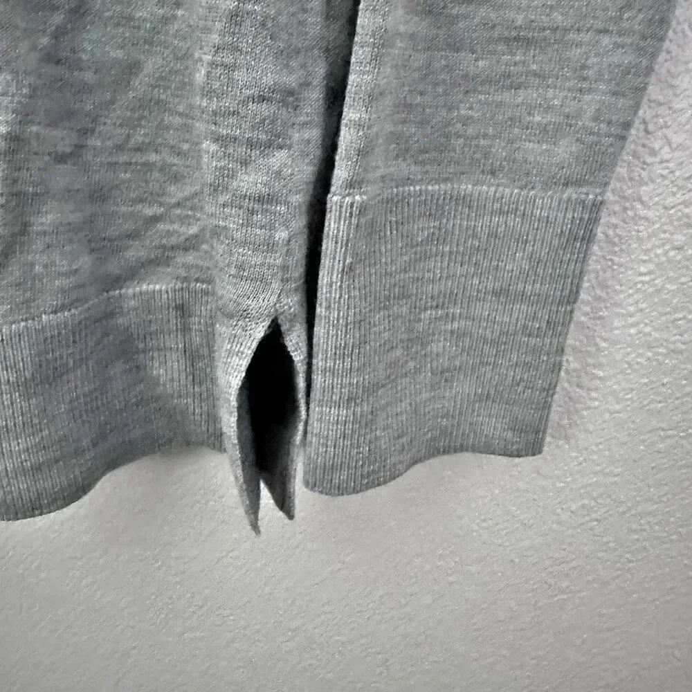 BANANA REPUBLIC | Heather Gray Long Sleeve V-Neck Merino Wool Sweater | Medium‎